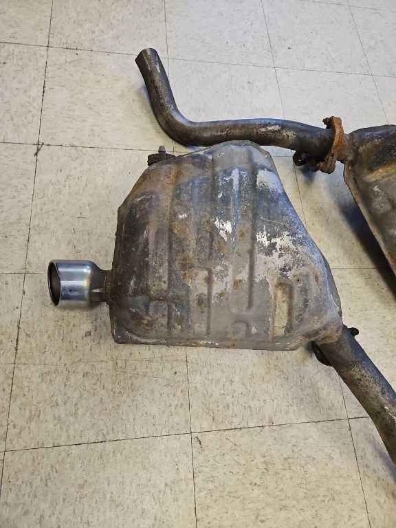 2011 - 2013 Jeep Grand Cherokee 5.7L V8 Left Right Exhaust Muffler Pair w/ Tips