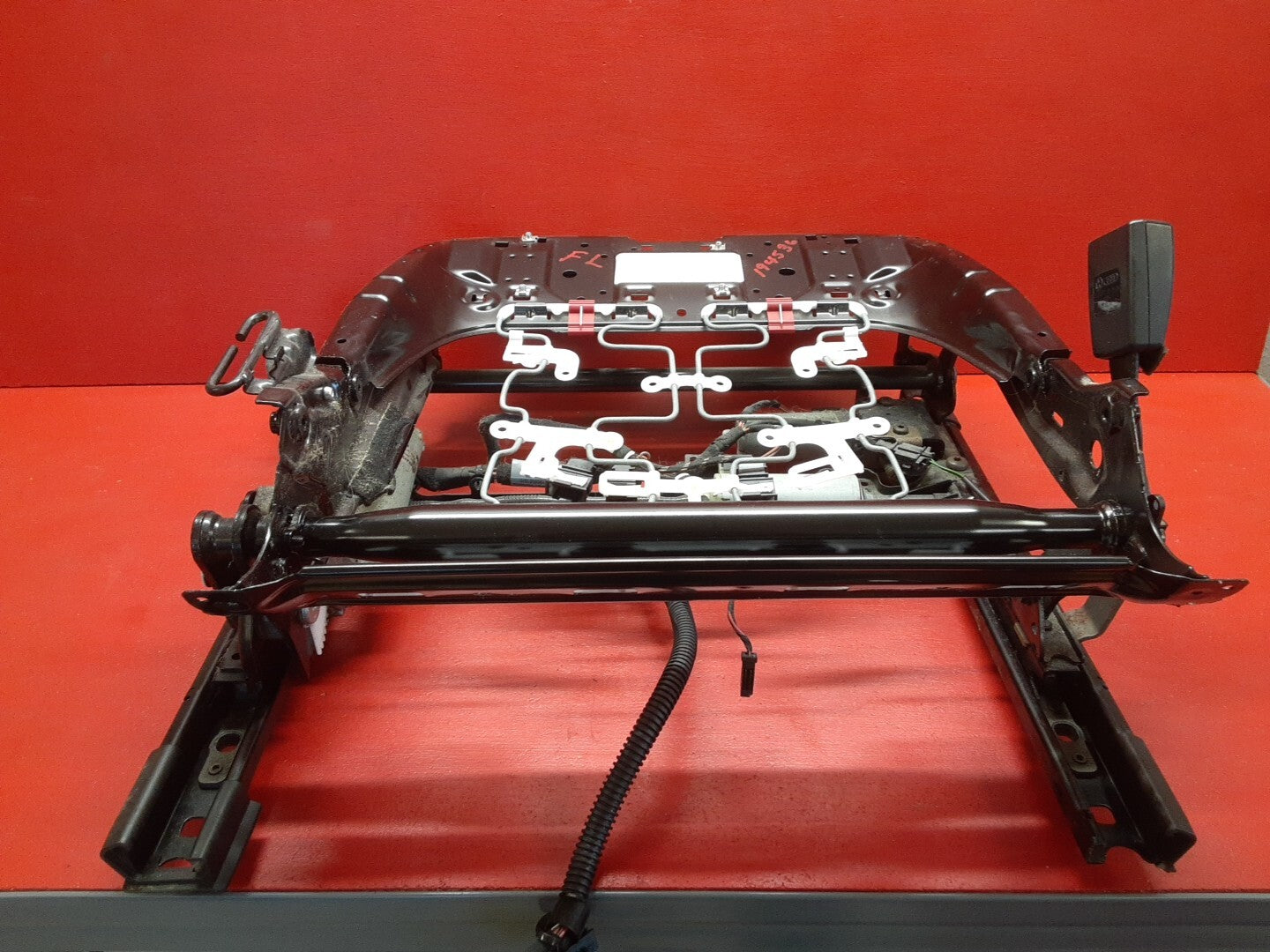 2005 - 2008 Audi A4 S4 Quattro Front Left Driver Power Seat Track Assembly