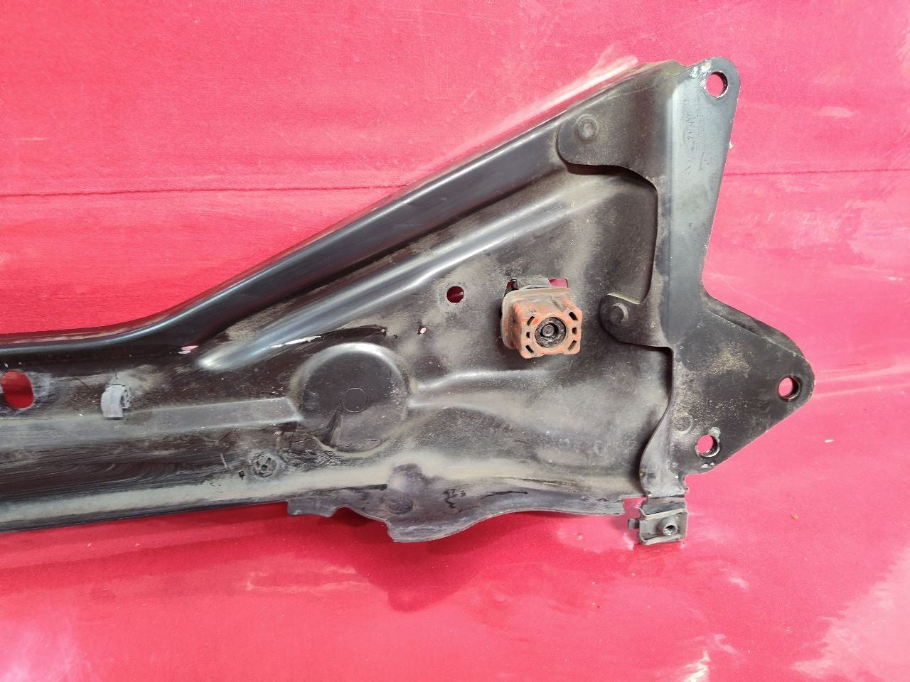 2006-2011 Mercedes CLS-Class V8 Center Upper Radiator Support Tie Bar Bracket