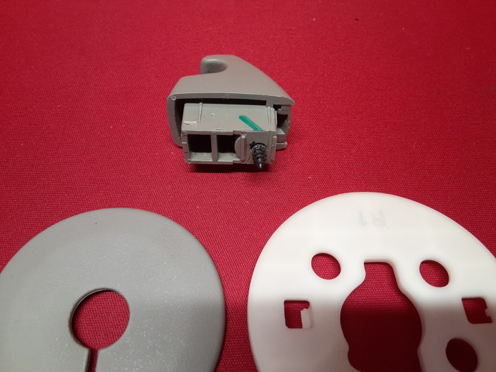 2007 - 2017 Chevy Buick GMC Saturn RIGHT PASSENGER Sun Visor Mounting Hardware