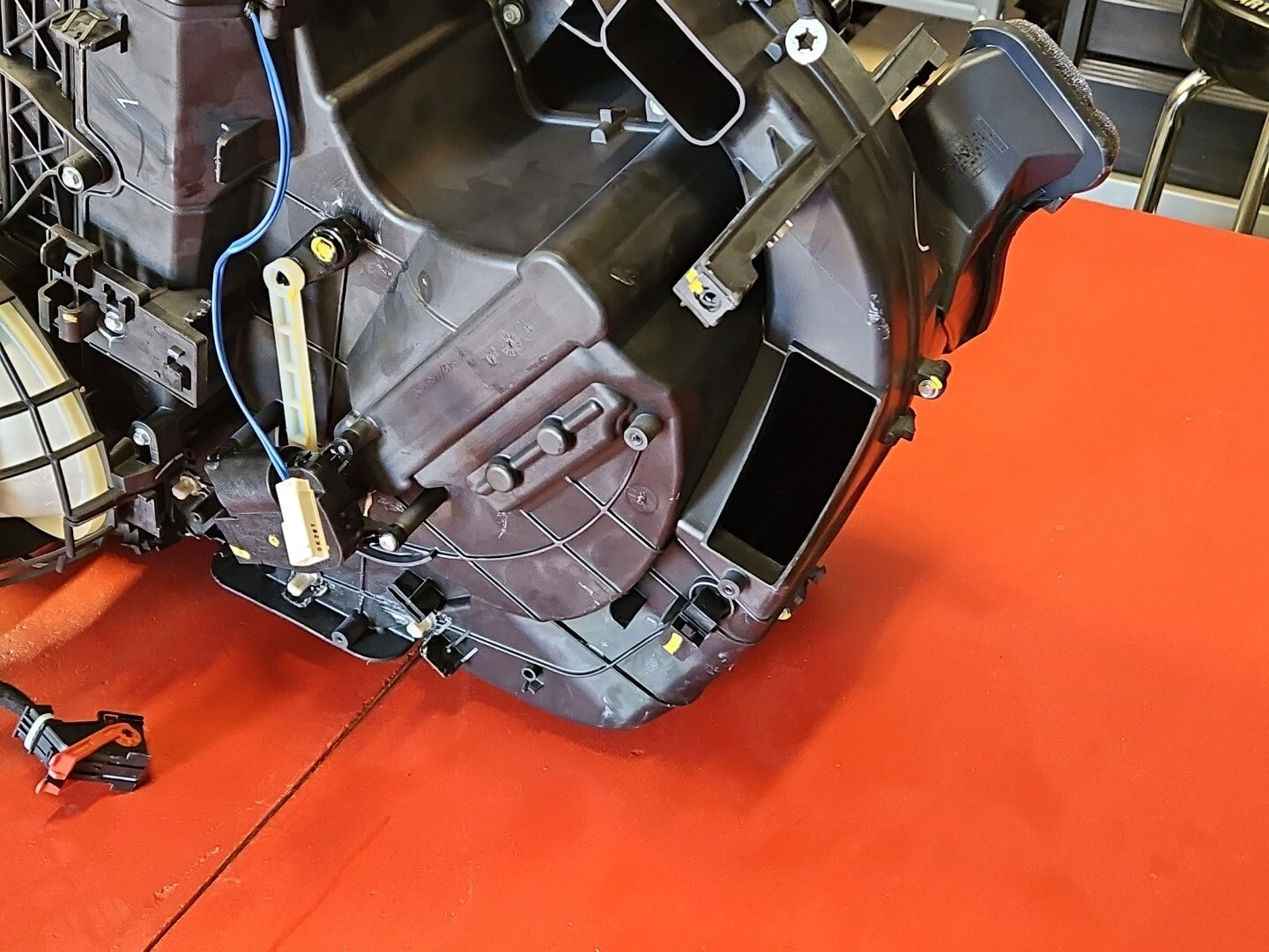 2013 - 2018 Fiat 500E ELECTRIC ONLY - HVAC Housing / Box / A/C Heater Blower