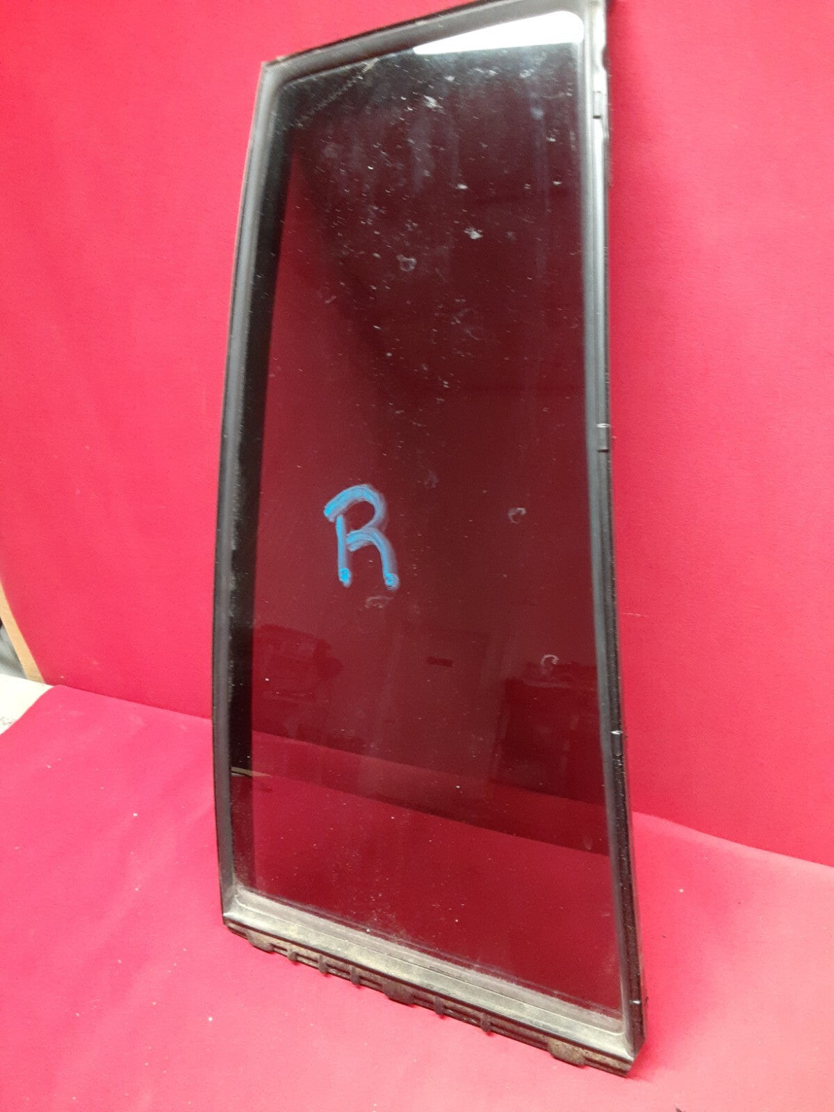 2001 - 2007 Toyota Highlander RIGHT REAR Vent Panel Glass M2L3 AS3 	68123-48070