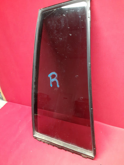 2001 - 2007 Toyota Highlander RIGHT REAR Vent Panel Glass M2L3 AS3 	68123-48070