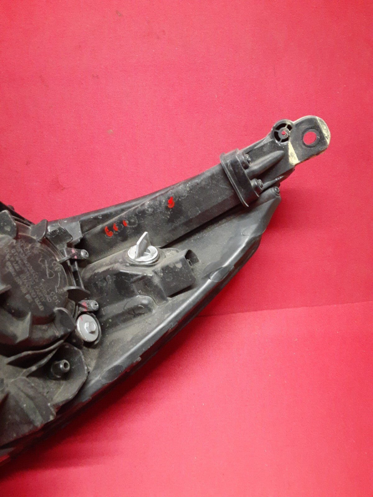 2012 - 2014 Hyundai Accent RIGHT PASSENGER Headlight Lamp Halogen 	92102-1R010