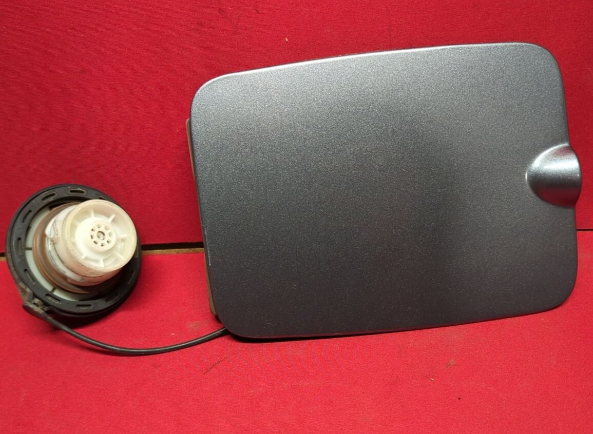 2003 - 2009 Fuel Filler Door Lid Flap w/ Cap 69511-3E110 - G7 - 	Alpine Gray