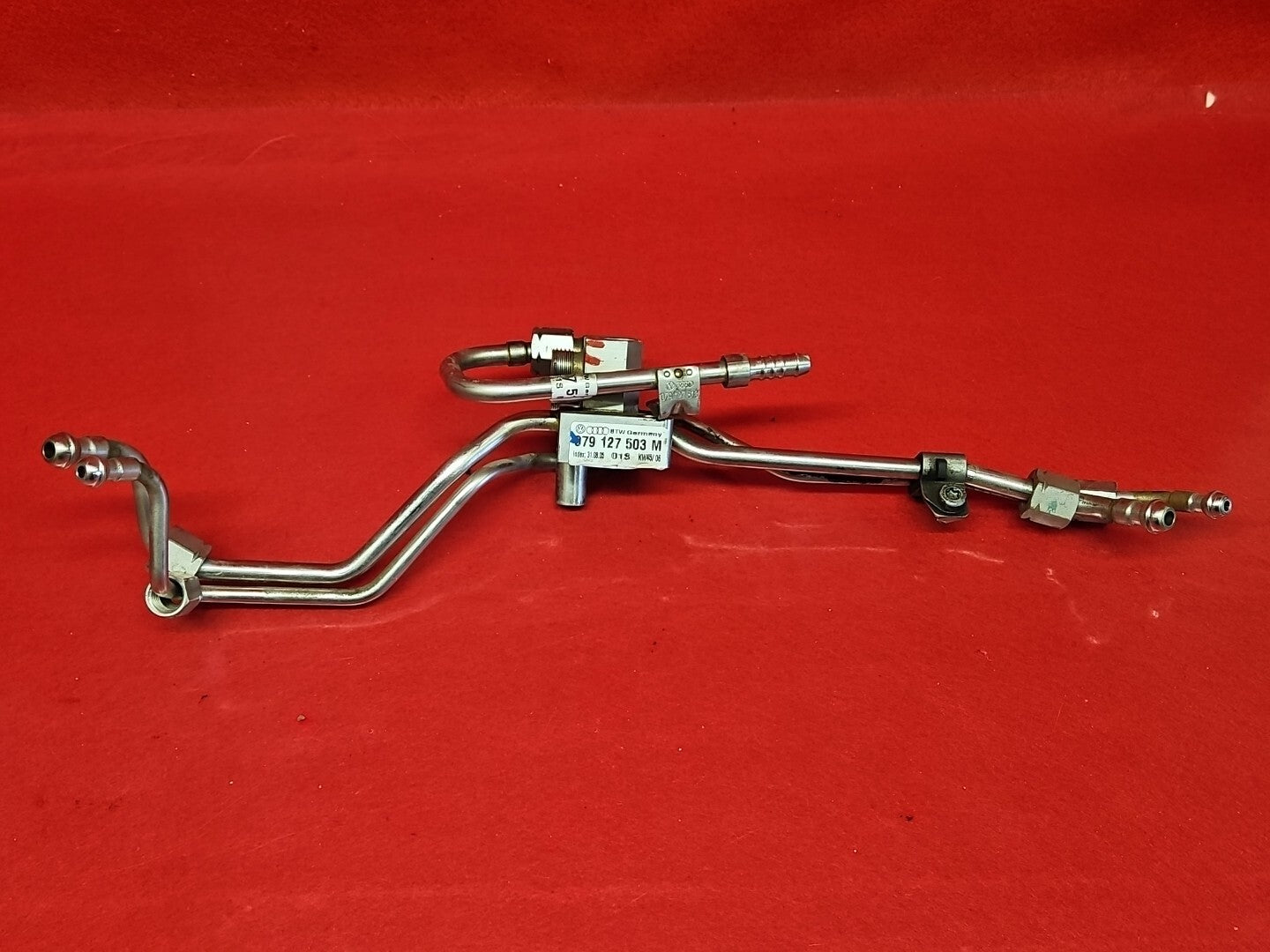 2007 - 2012 Audi 4.2L V8 Fuel Injector Rail Ramp SET w/ Lines & Distributor