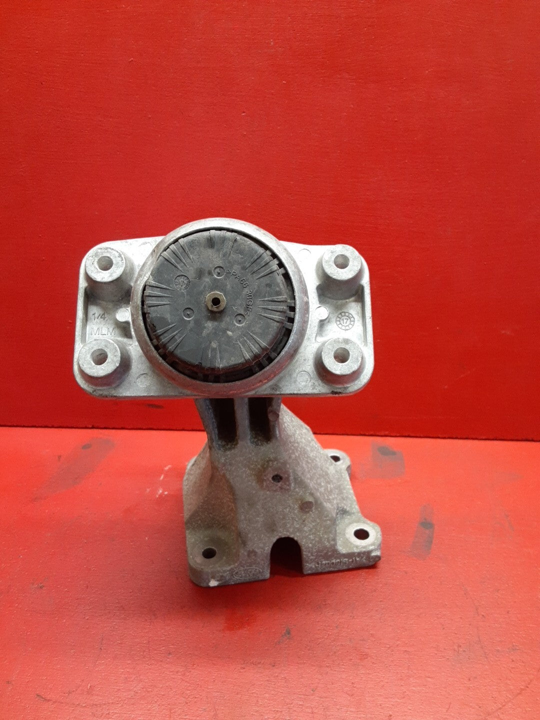2013-2023 Land Rover Range Rover 5.0L Engine Motor Mount Assembly Right LR033180