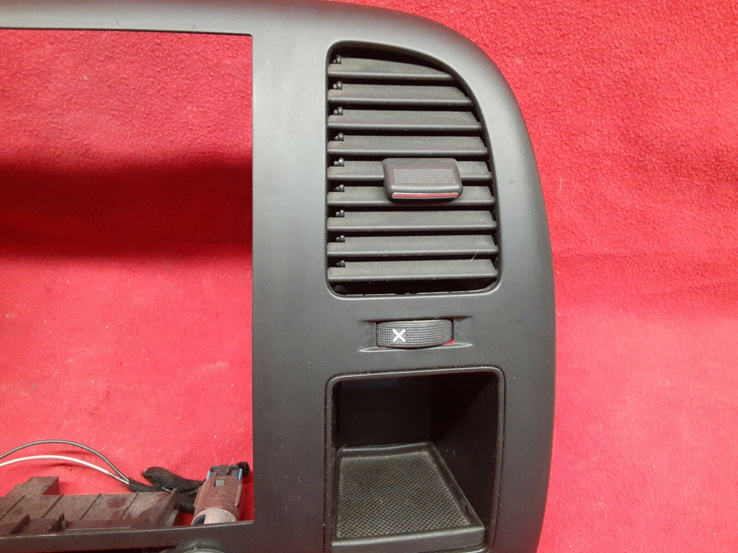 2007 - 2013 Chevrolet Chevy Silverado GMC Sierra Dash Radio 12V Vent Bezel Trim