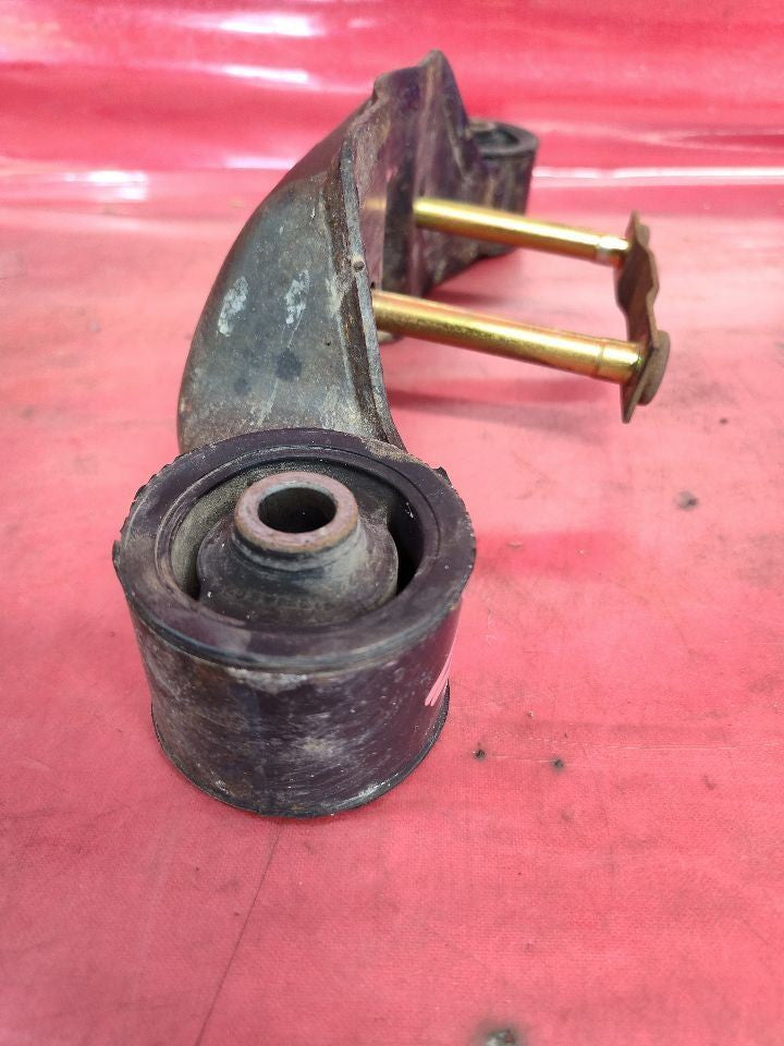 01-04 Subaru Outback Legacy 03-04 Baja H6 A/T Rear Differential Carrier Mount