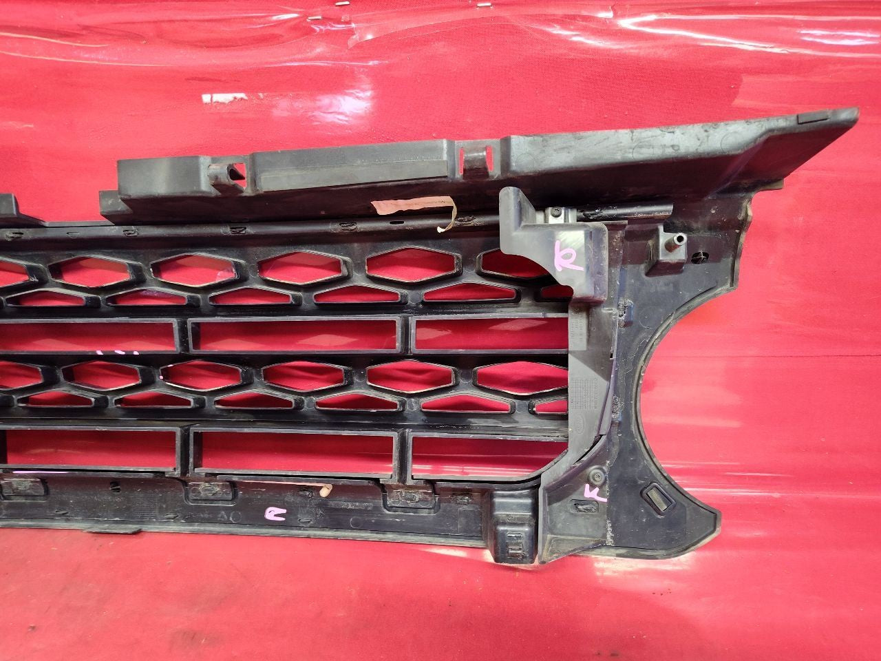 2010-2013 Land Rover LR4 Front Bumper Grille Gloss Black Inlay 820 Santorini Blk