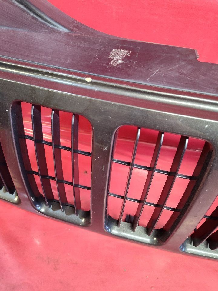 2005-2007 Jeep Grand Cherokee Laredo Radiator Grille Painted PJT Dark Khaki