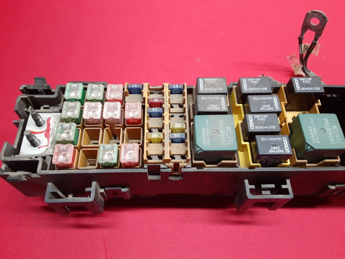 1999 - 2004 Jeep Grand Cherokee - Engine Bay Fuse /Relay / Junctiion Box / Block