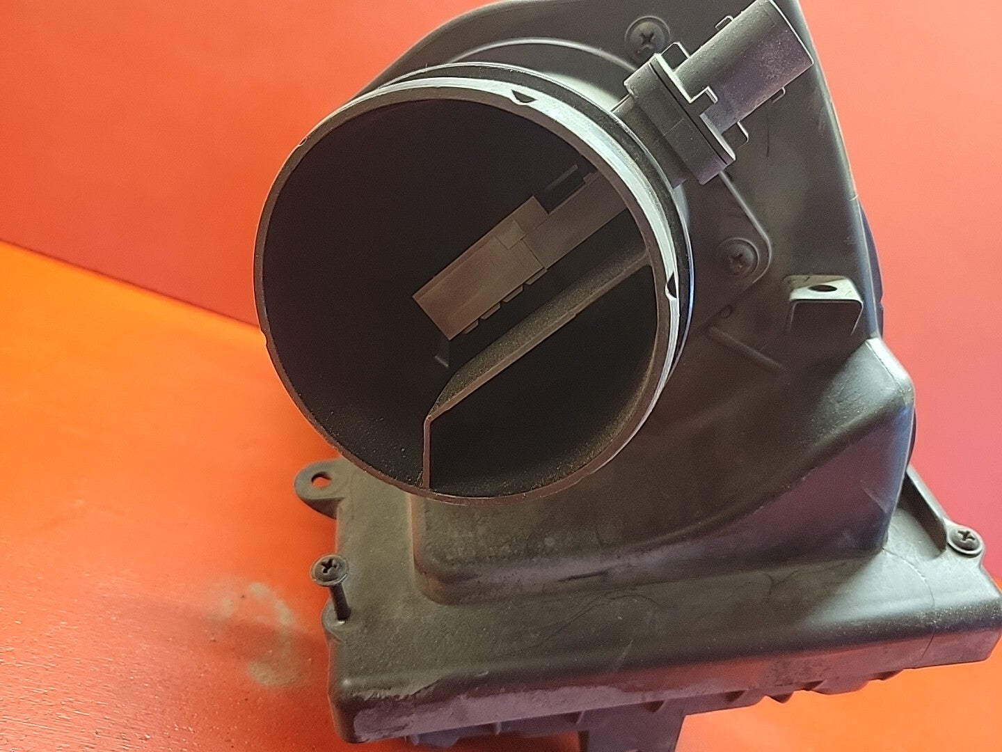 2013-2018 Land Rover Range Rover Right Air Filter Cleaner Box Assembly LR095792