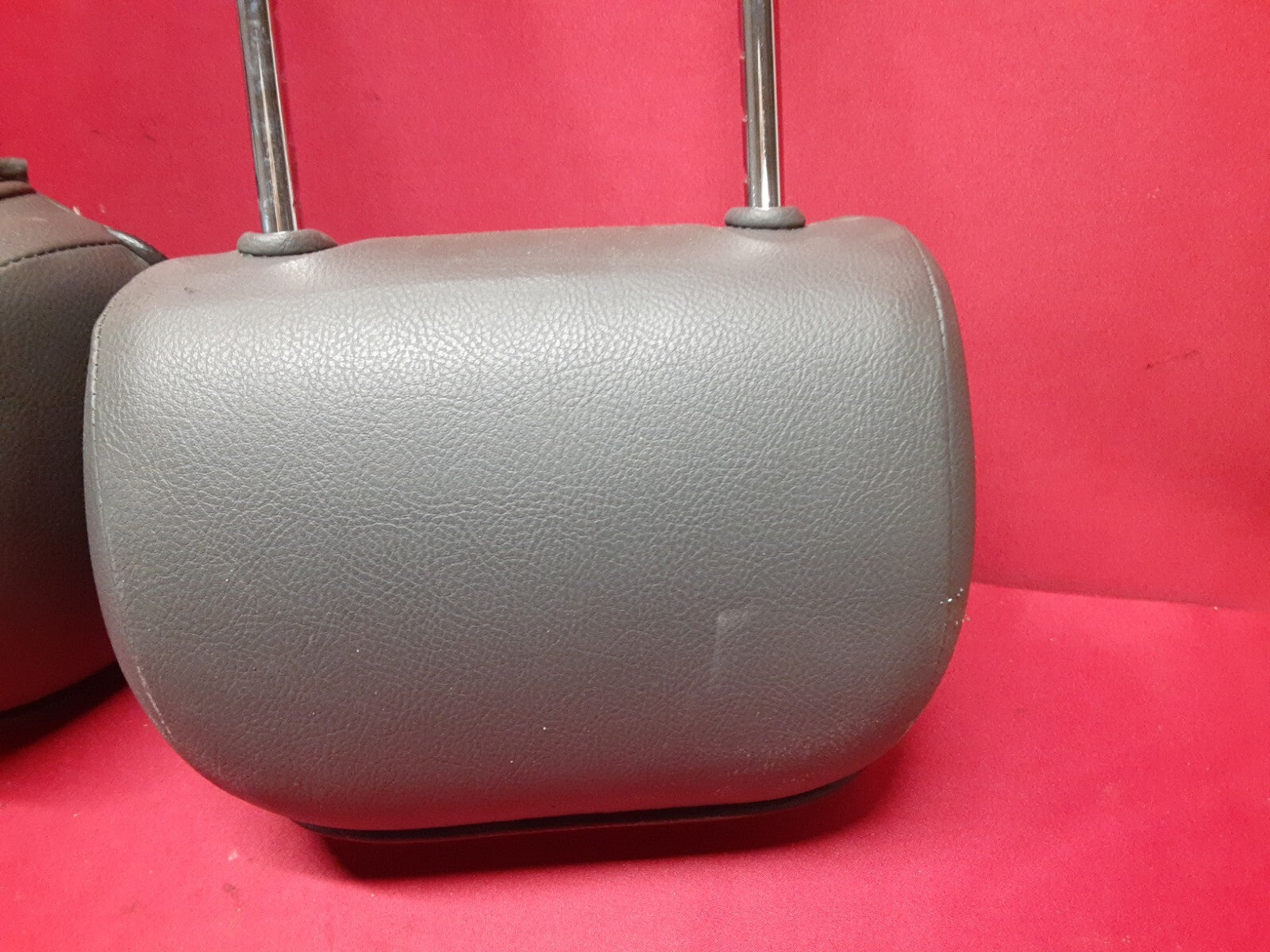 2003 - 2006 Land Range Rover HSE REAR Left Right Headrest Set of 2 Leather