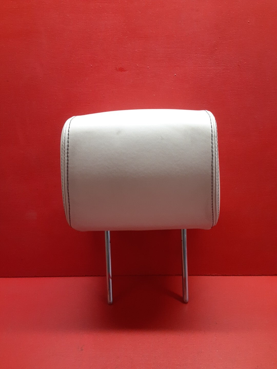 2010-2013 Land Rover Range Rover Sport FRONT LEFT or RIGHT Seat Headrest Ivory