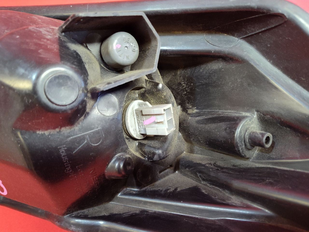 2011-2014 Nissan Juke RIGHT PASSENGER Headlight Turn Signal Combination Lamp