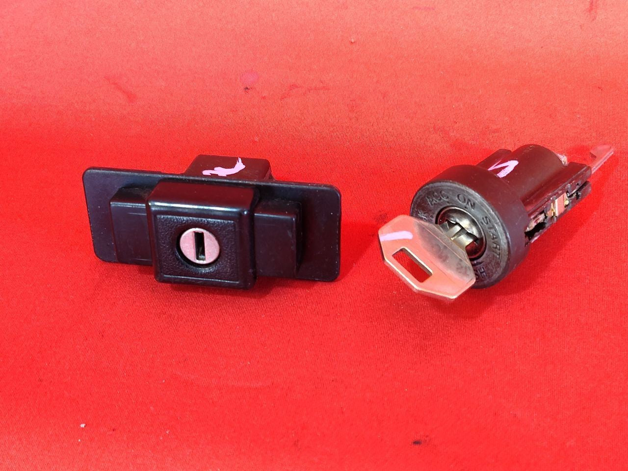 1995-1999 Mitsubishi Eclipse Conv. Ignition Door Glovebox Lock Cylinder Key Set
