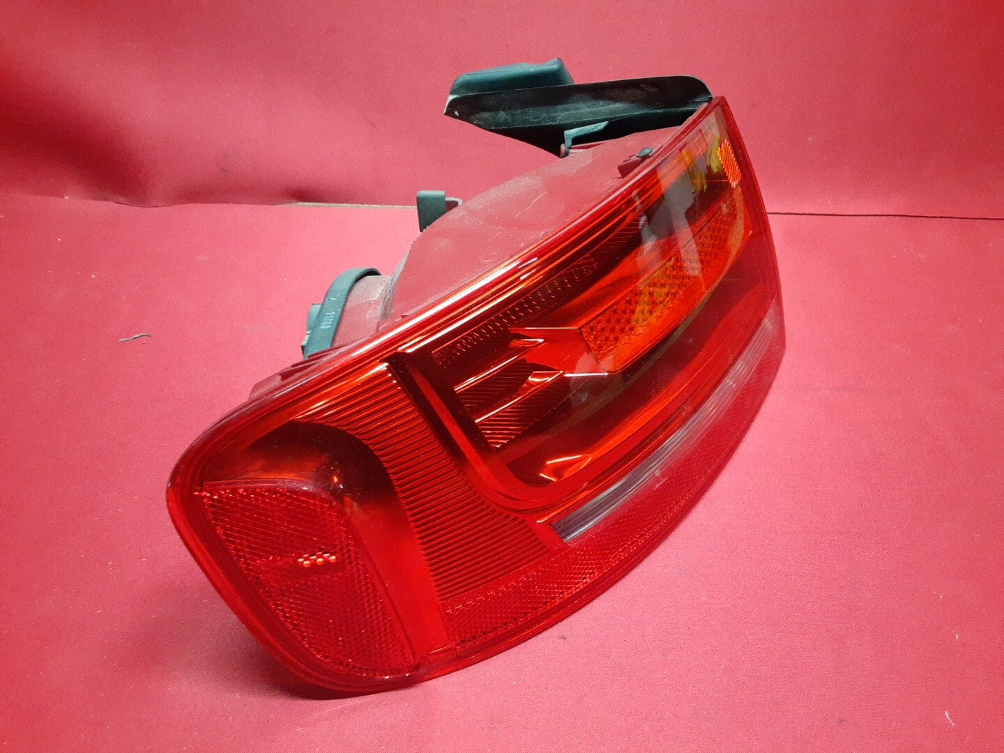 2009 - 2012 Audi A4 10-12 S4 LEFT DRIVER OUTER Tail Light Lamp 	HALOGEN