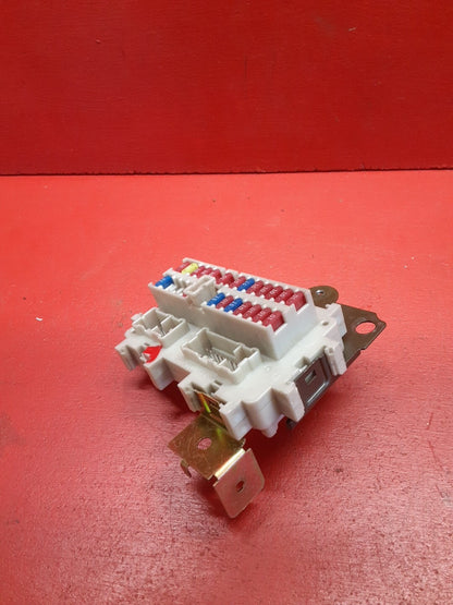 2005 Nissan Pathfinder Cabin Fuse Block Relay 1564-EA000