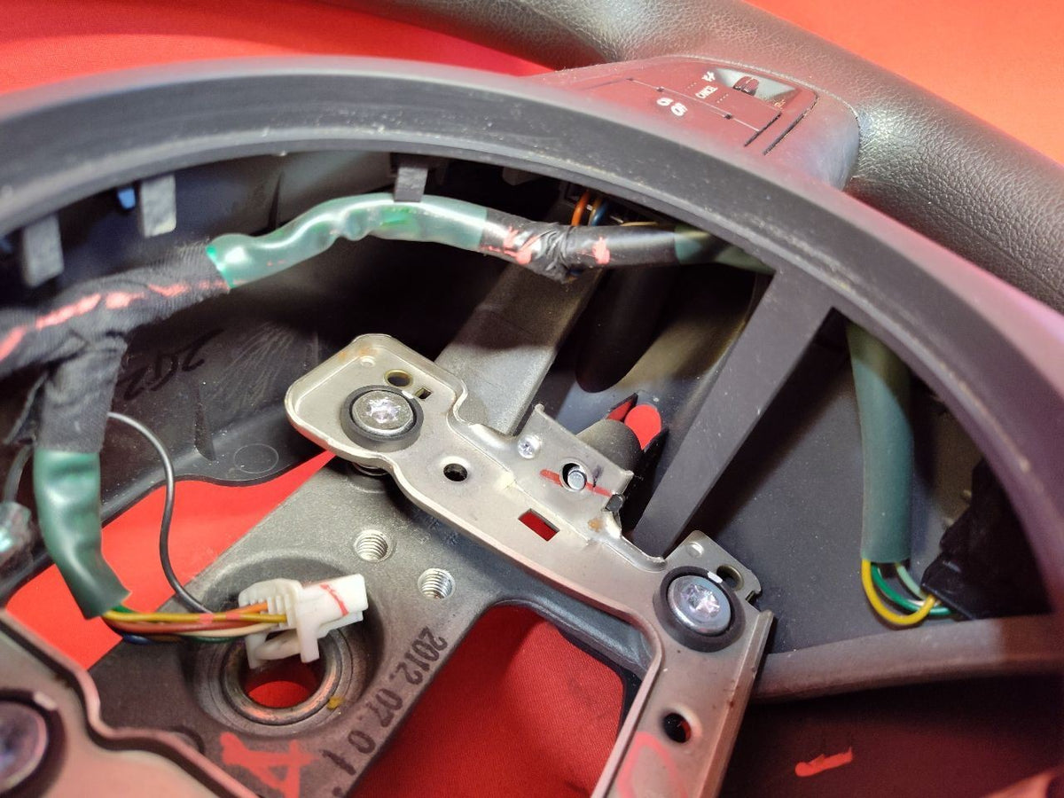 2010-2013 Kia Soul Steering Wheel w/ Audio + Cruise Controls Black Rubber