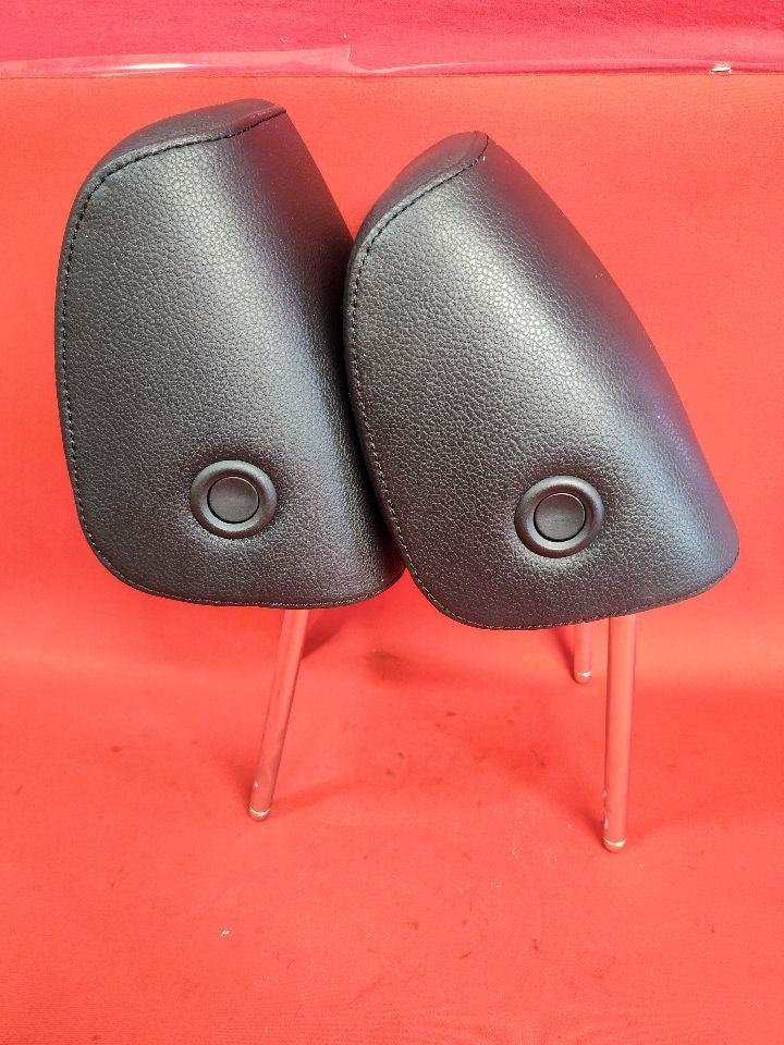 2010 2011 VW Tiguan 09-11 Eos FRONT Left Right Seat Headrest Set Leatherette Blk
