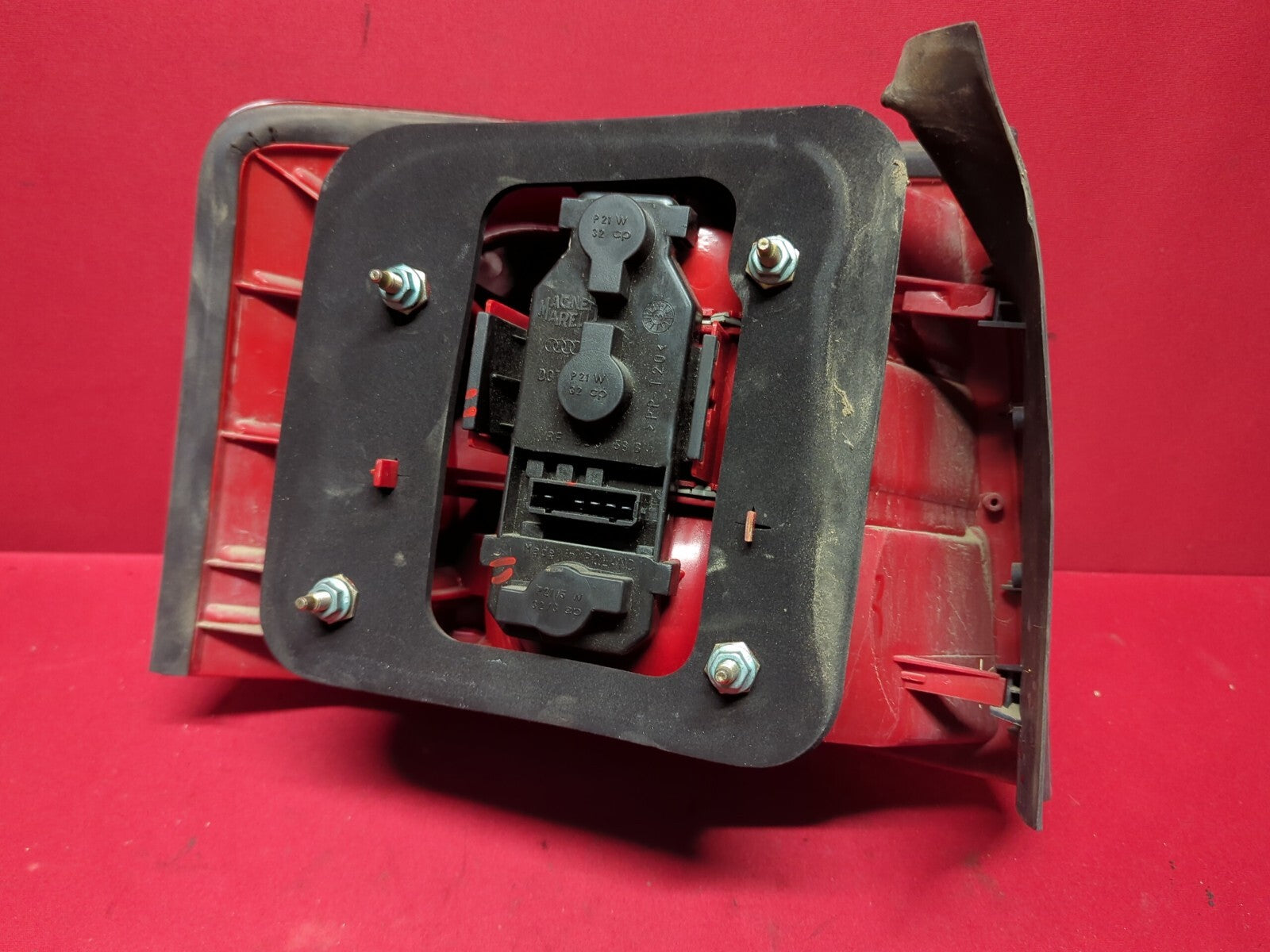 2002 - 2005 Audi Wagon RIGHT Tail Light Lamp Assembly 	4B9-945-095-G-3FZ