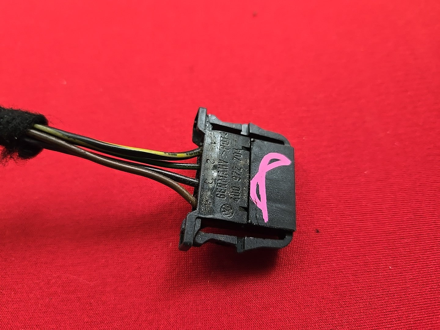 2009-2011 VW Tiguan RIGHT PASSENGER Outer Quarter Tail Light - PIGTAIL