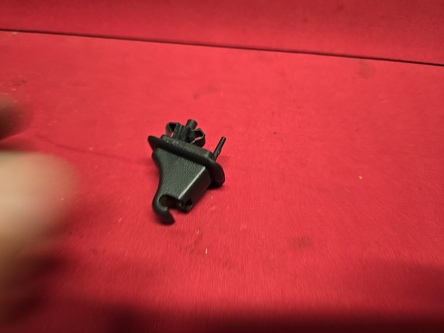 1998 - 2004 Chevrolet GMC Oldsmobile Sun Visor Holder Clip Black - QUANTITY: 1