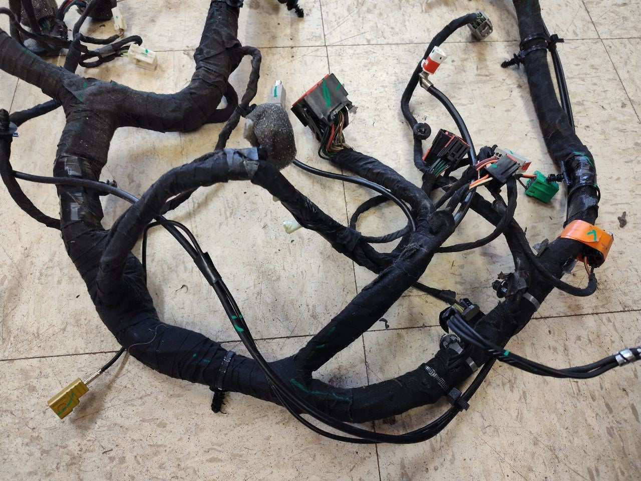 2016 Dodge Ram 1500 Instrument Panel Dash Complete Wiring Harness 68261450AA