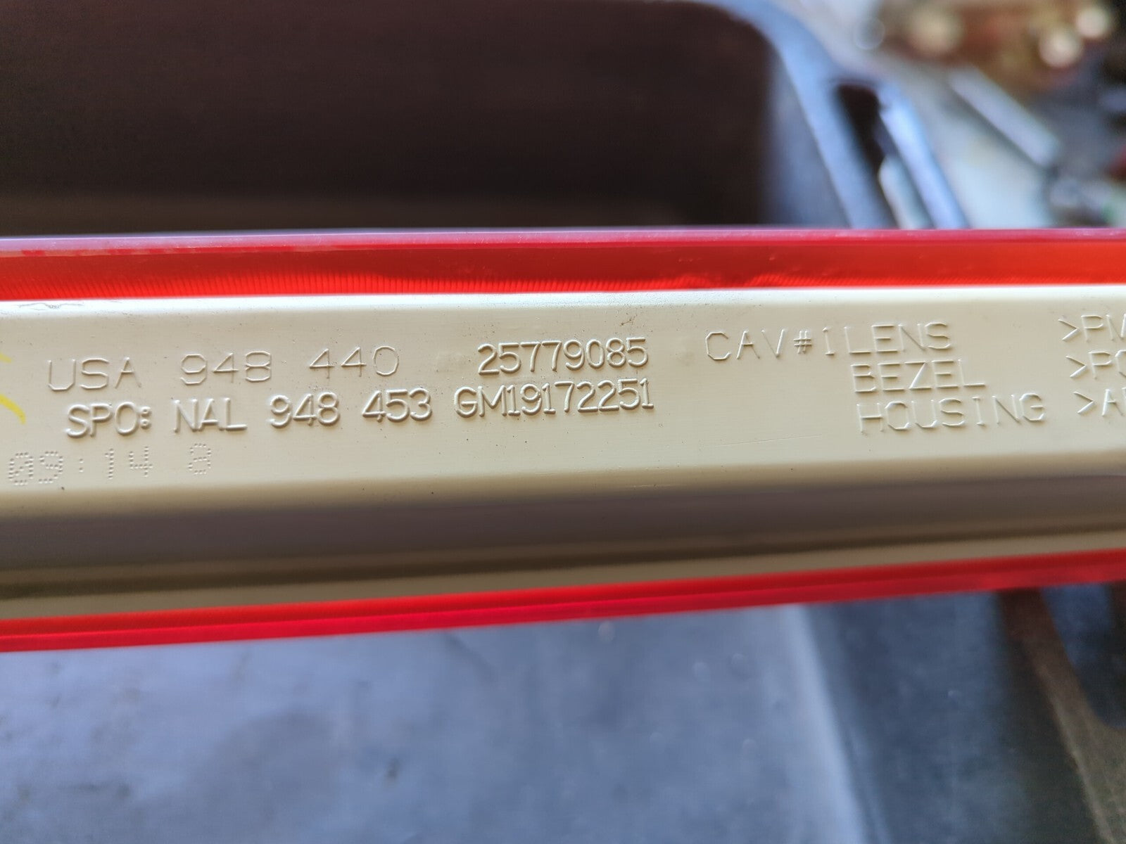 2007 - 2014 Escalade - Third 3rd High Mount Brake Light - READ NOTES - 25779085