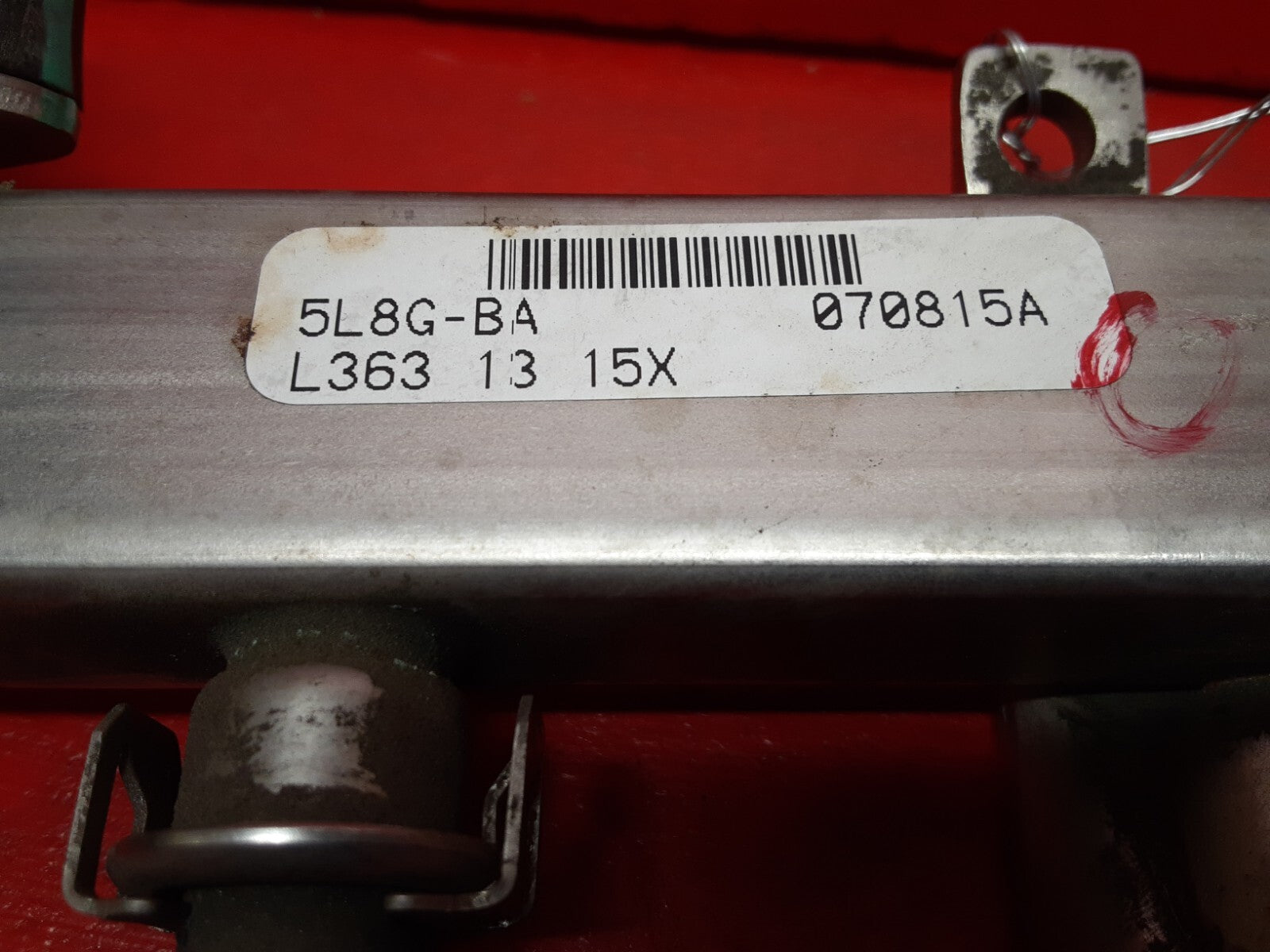 2008 Ford Escape Mercury Mariner 2.3L Fuel Injector Rail Supply w/ Injectors