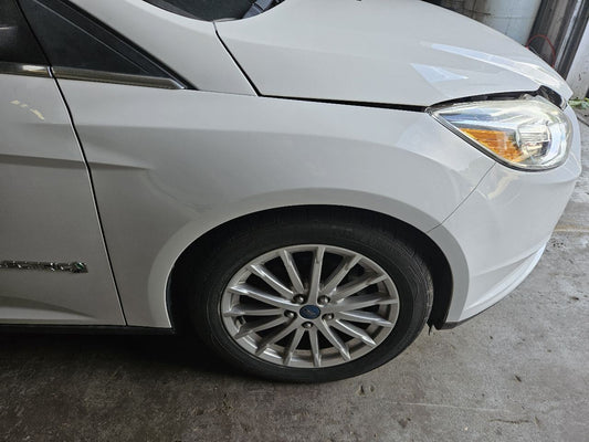 2012-2018 Ford Focus / EV - RIGHT PASSENGER Fender YZ / PNYW30 Oxford White