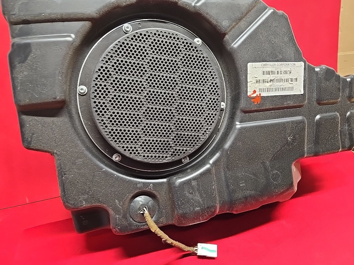 2011 - 2022 Jeep Grand Cherokee Rear Cargo Subwoofer Box Speaker 5064610AC