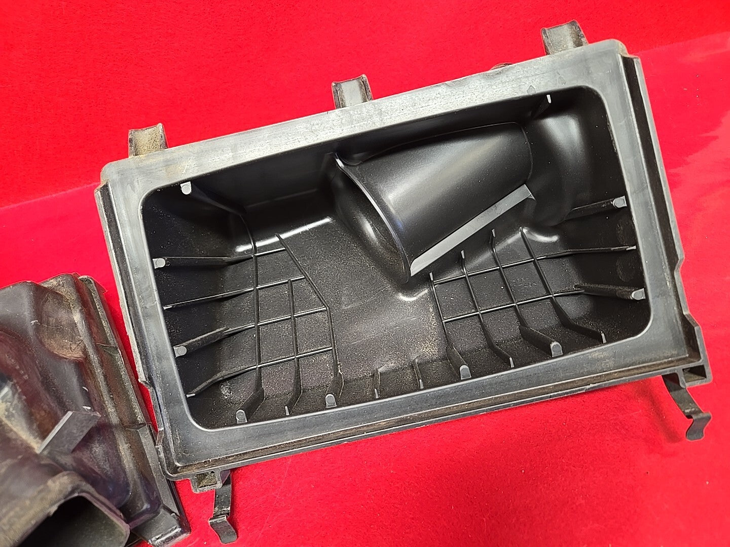 2013 Infiniti JX35 / 14-15 Infiniti QX60 Filter Housing Air Cleaner Box **TAB**