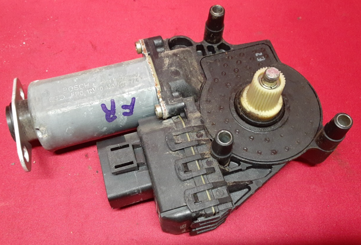 1998 - 2005 Audi FRONT RIGHT PASSENGER Window Motor 4B0-959-802-D