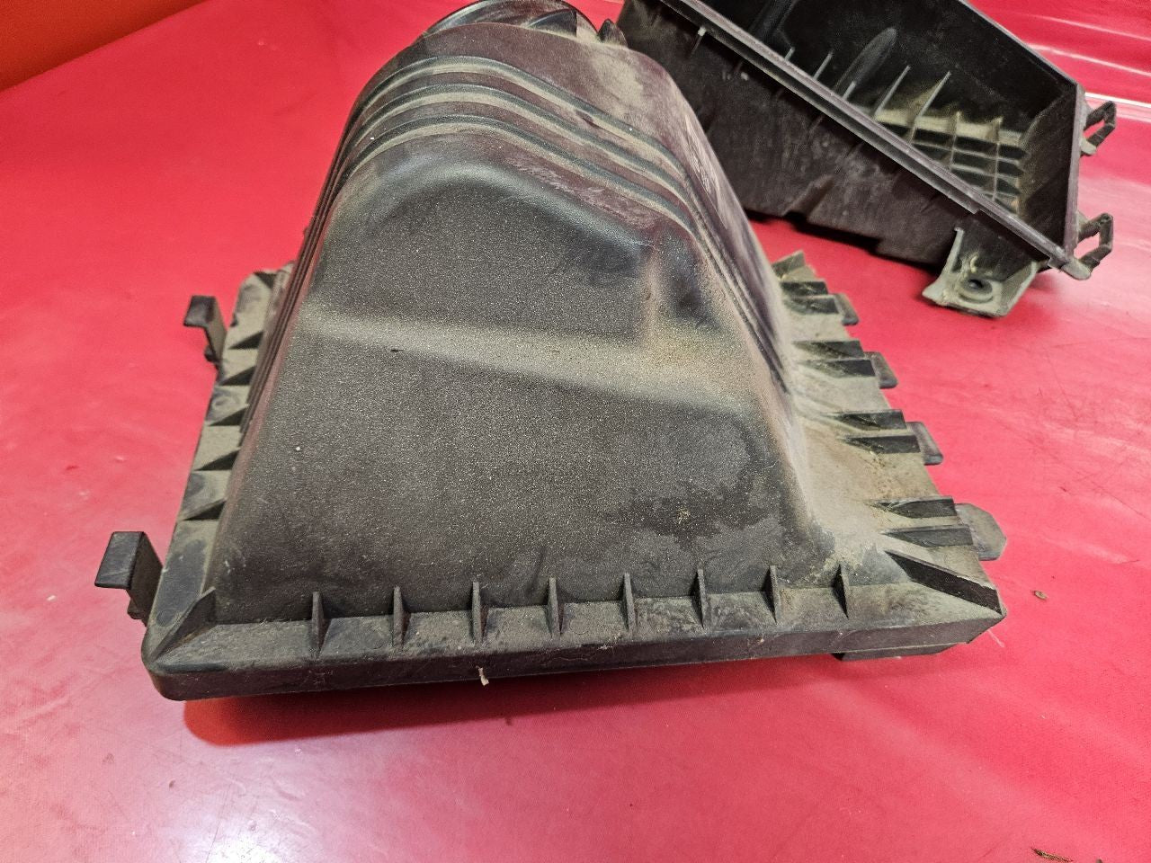 1996-1999 Oldsmobile Aurora 4.0L Air Cleaner Filter Box Housing Top / Bottom Set