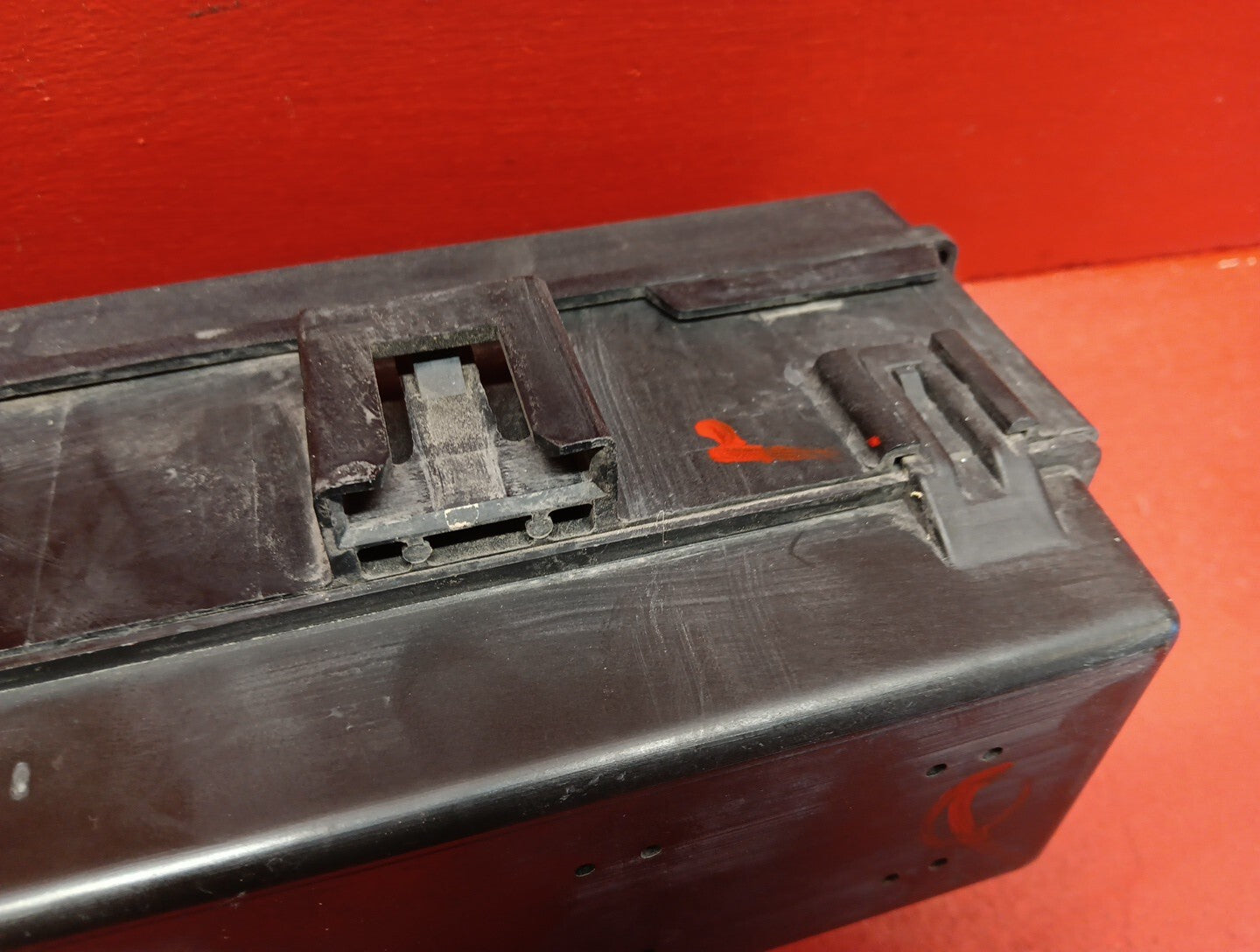 2004 - 2006 Dodge Durango 4.7L Fuse Box Engine w/o Tow Package