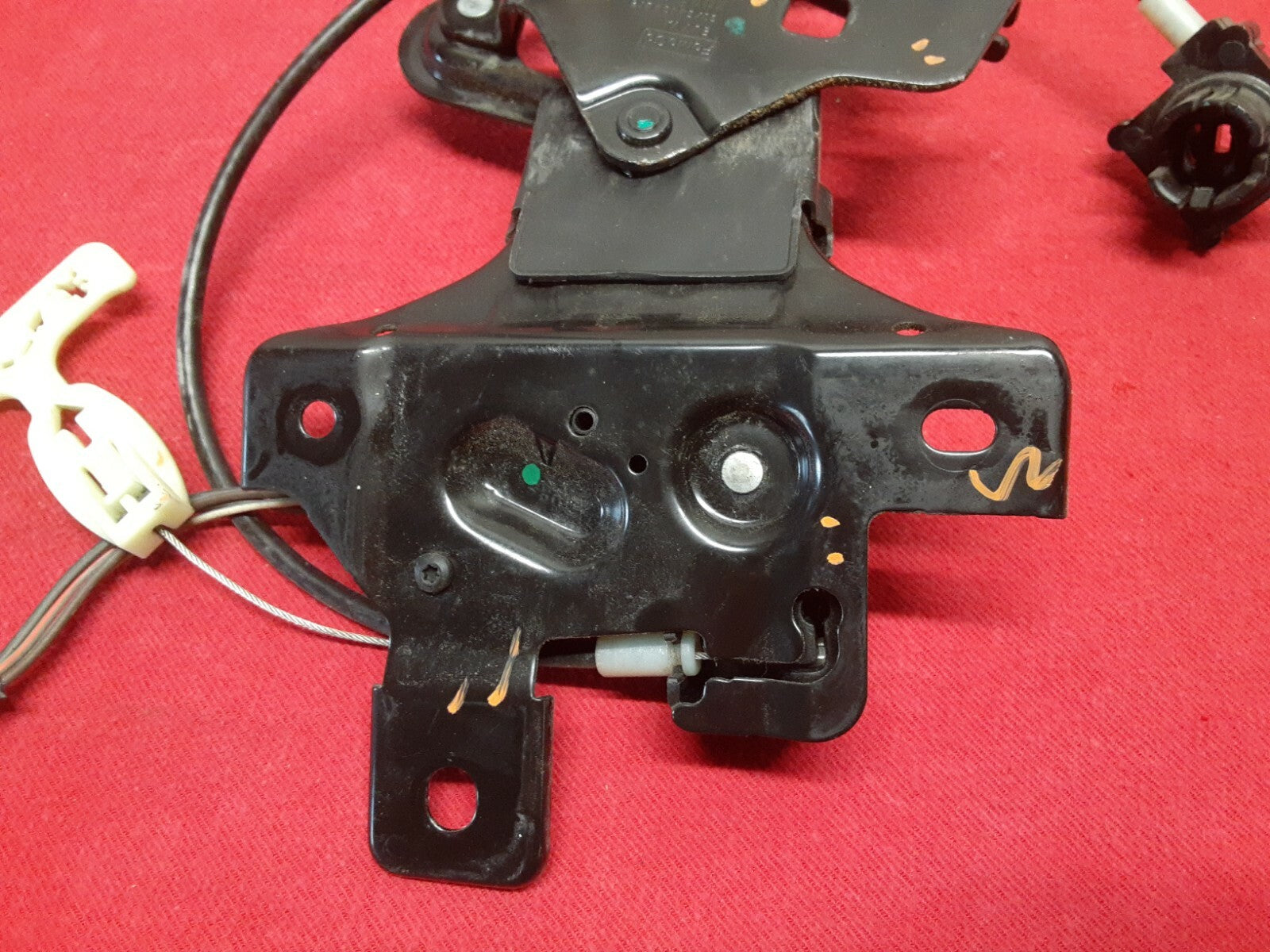 2010 2011 2012 Lincoln MKZ Trunk Latch Lock Emergency Release w/ Striker Plate