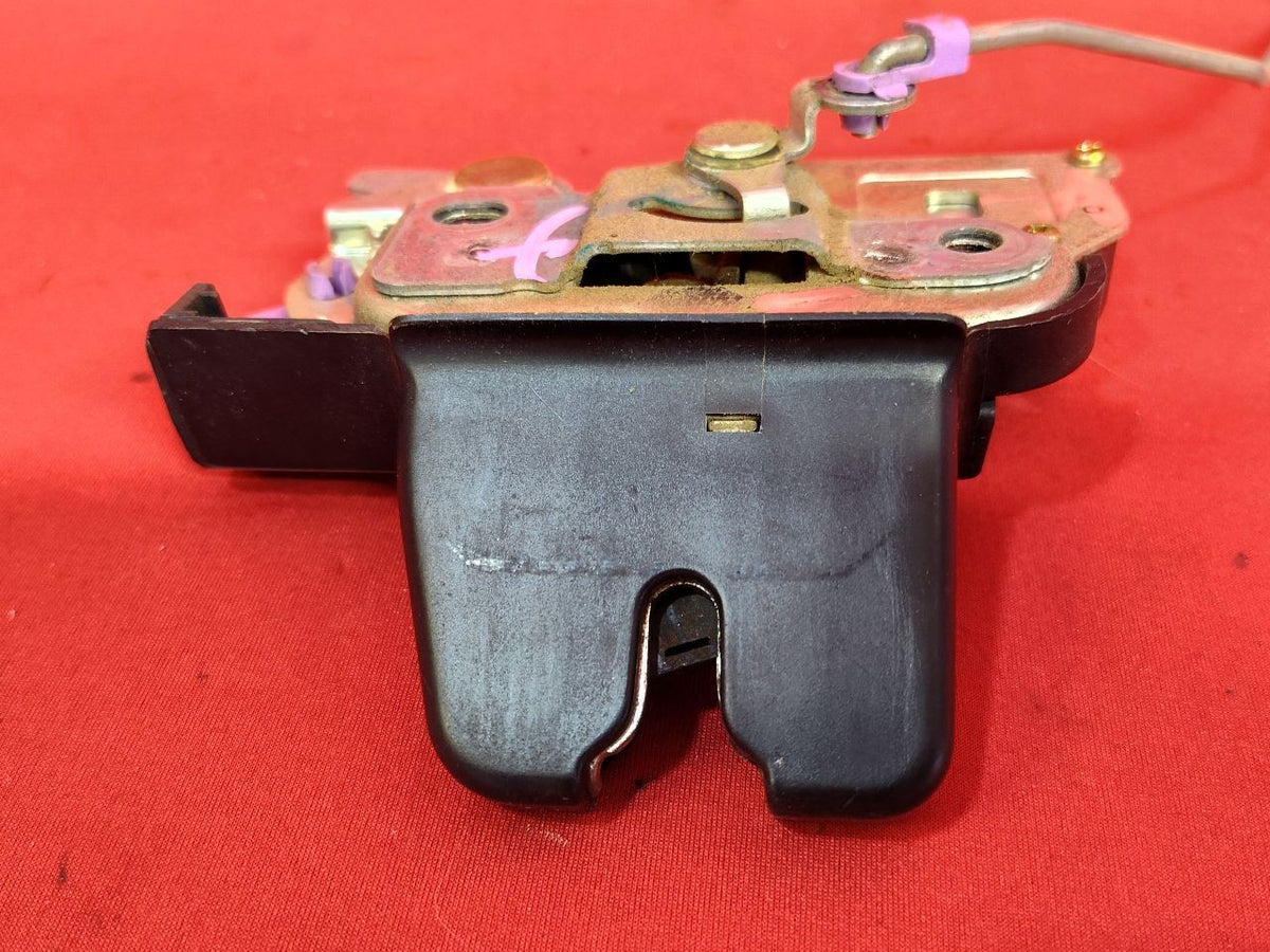 2001-2005 Lexus GS300 GS430 Trunk Deck Lid Latch Lock Actuator 64600-30180