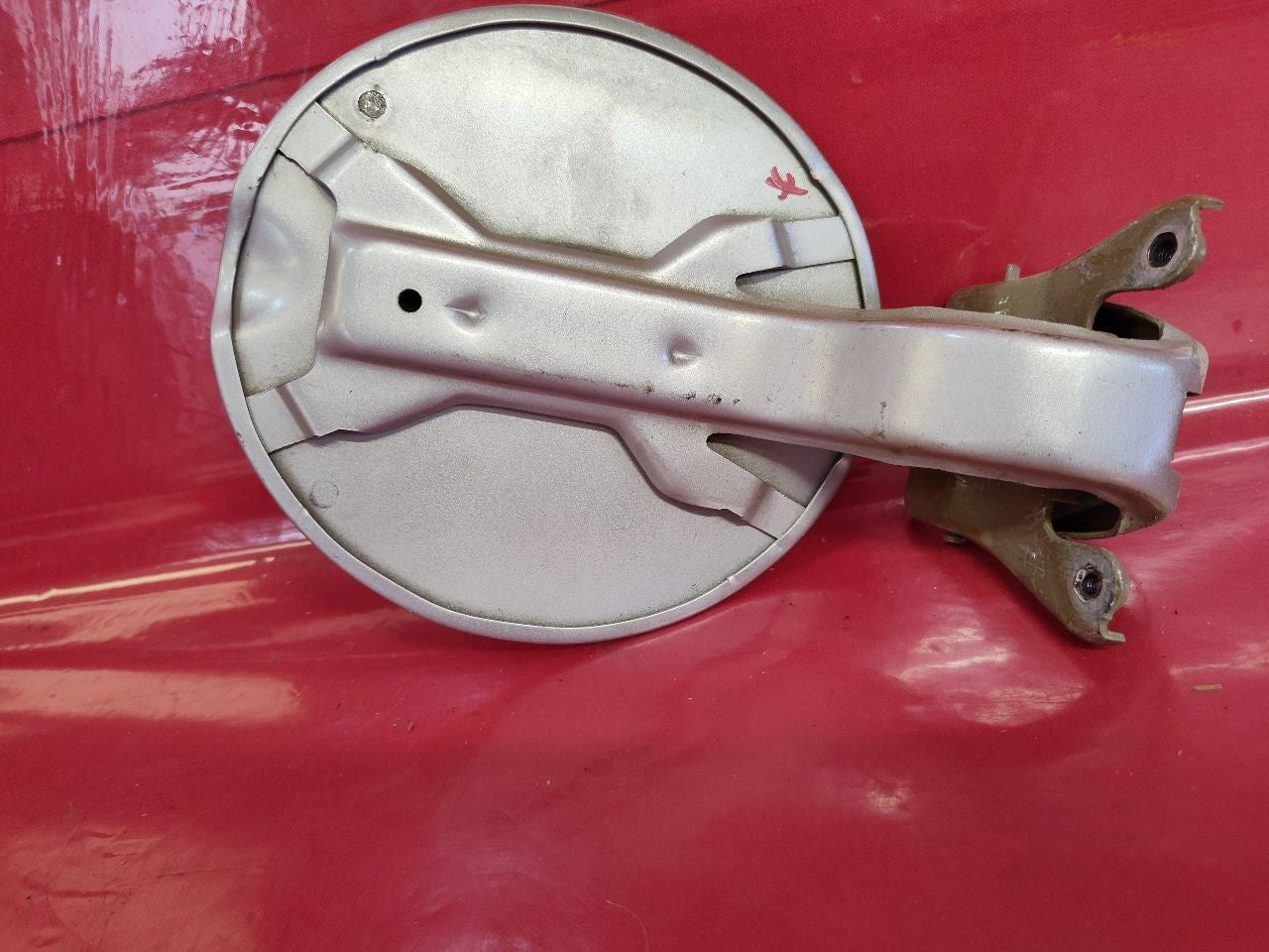 1996-2005 Ford Taurus Mercury Sable Fuel Filler Door Lid PNZJF0-TS: Silver Frost