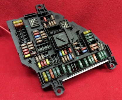 2011 2012 BMW 5 Series GT Relay Fuse Box Distribution Center Block LOWER