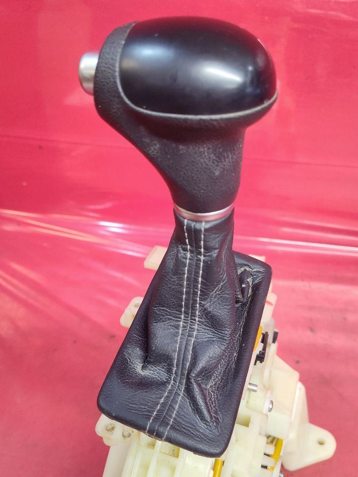 2016-2018 Kia Sorento 6-Spd Automatic Transmission Shifter Lever w/ Leather Knob