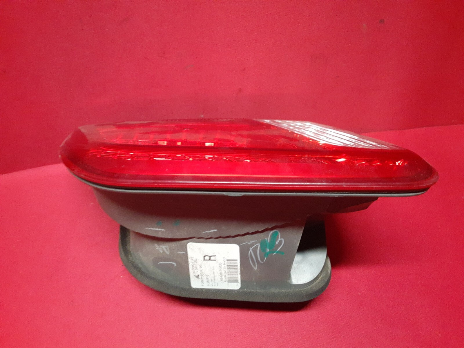 2011 - 2013 Kia Sorento RIGHT Tail Light Lamp on Trunk HALOGEN 92406-1U000