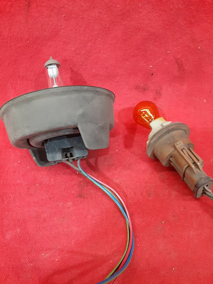 2001 - 2004 Right Passenger Mazda Tribute Headlight Blinker Bulb Plug Pigtail