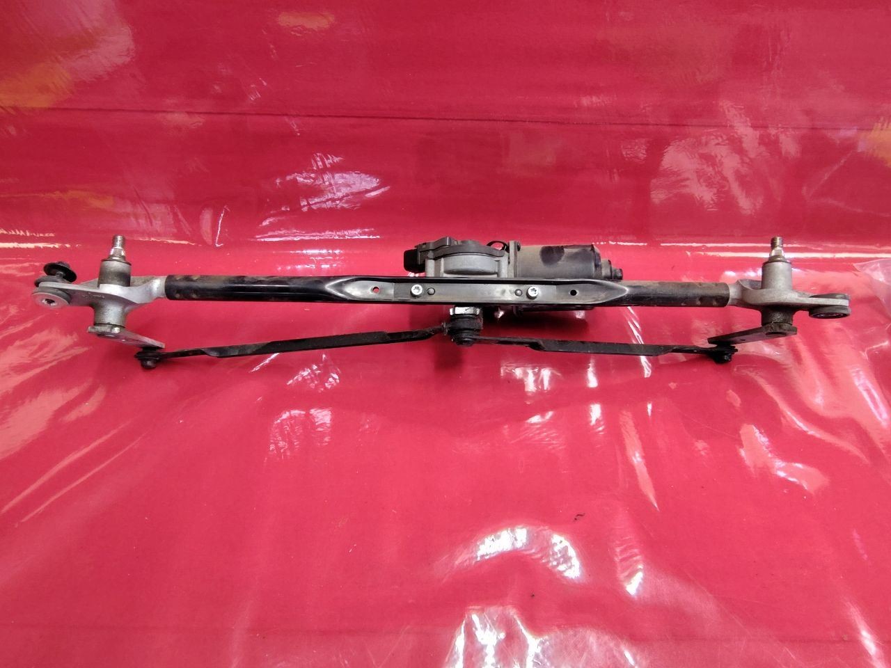 09-16 Hyundai Genesis Coupe Windshield Wiper Transmission Linkage w/ Motor