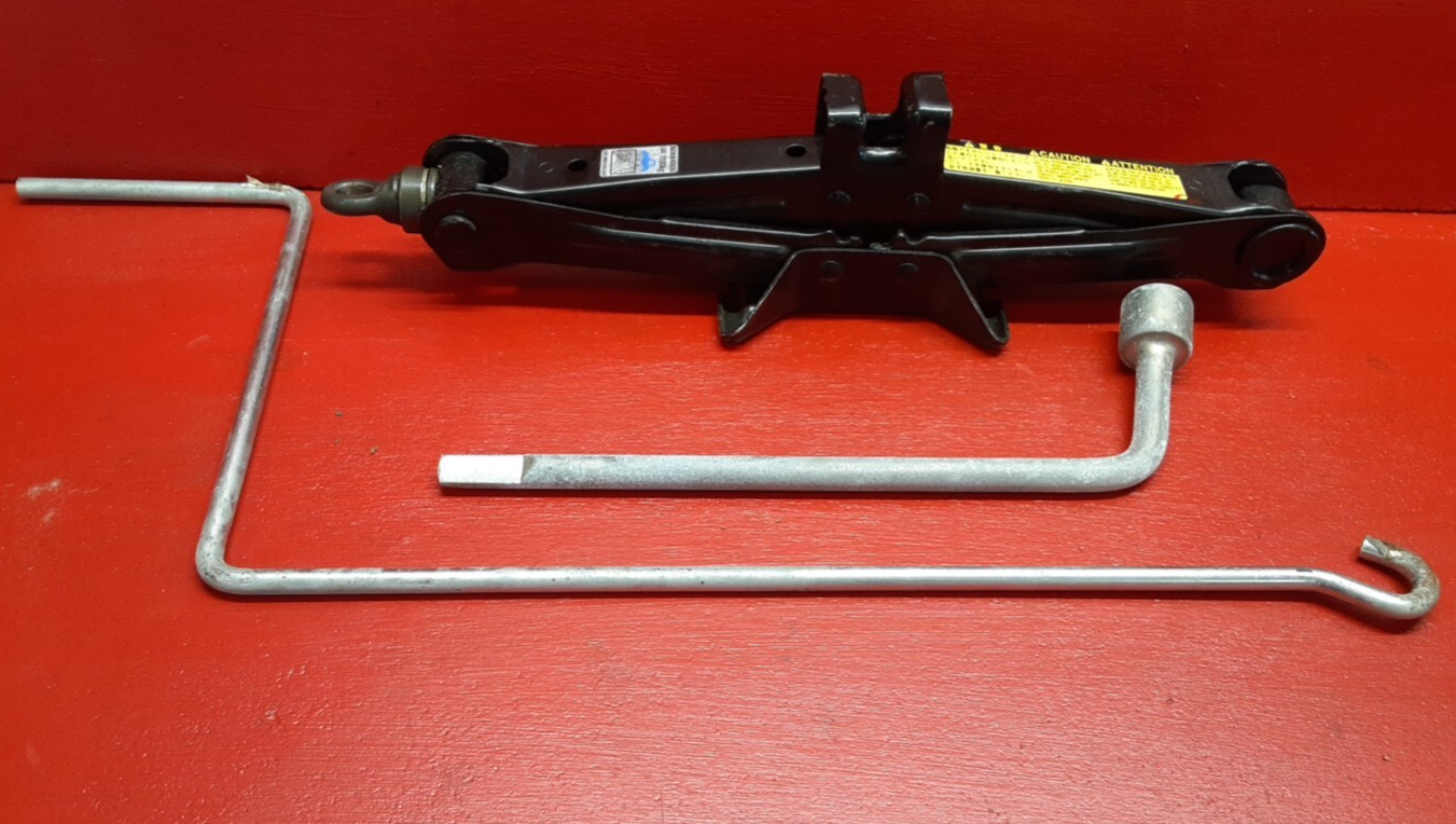 2007 - 2012 Toyota Camry Prius Floor Jack, Handle and Wheel Lug Wrench Set