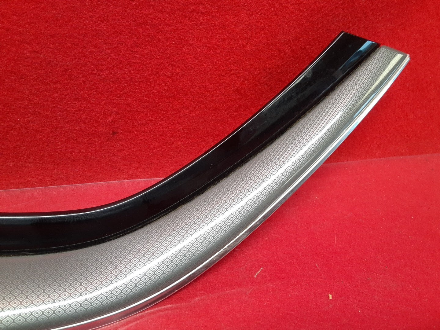 18-20 Buick Regal Sportback TourX Dash Radio Display Screen Trim Bezel Molding