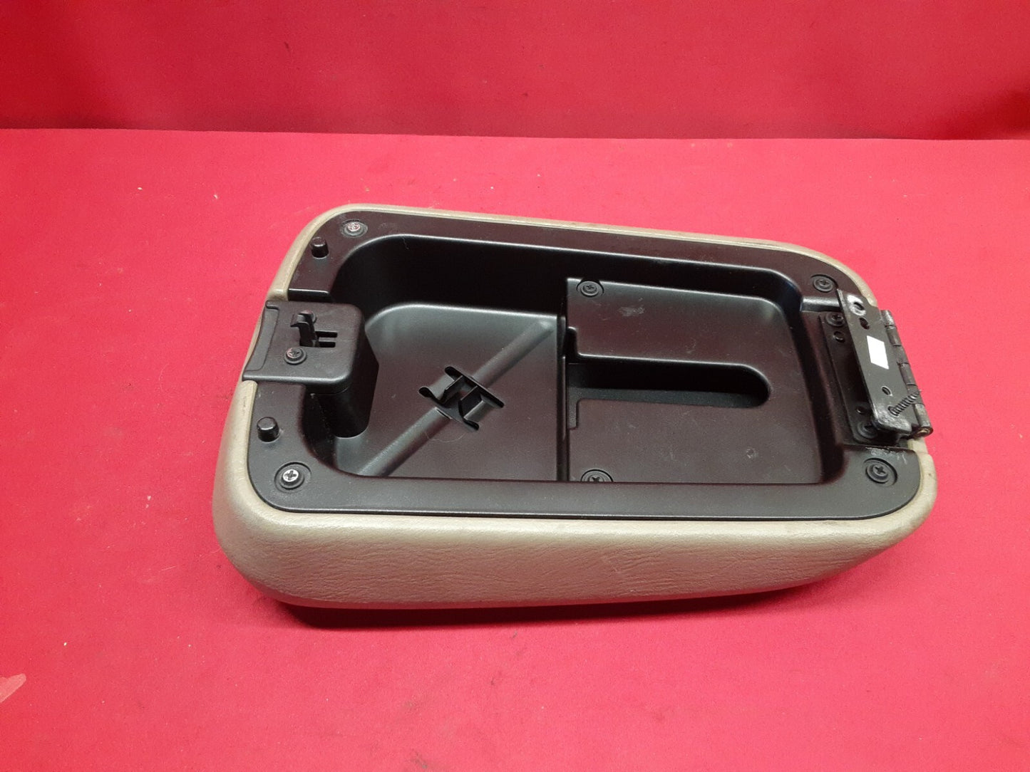 2001- 2004 Jeep Grand Cherokee Laredo Floor Console Lid Arm Rest  5FW581T5AD TAN