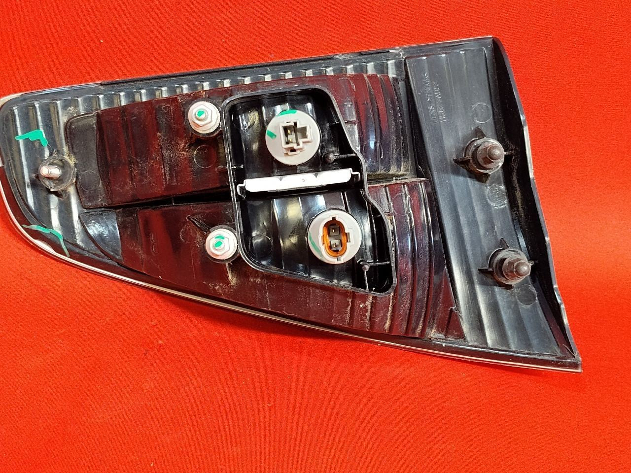 2008-2014 Subaru Tribeca RIGHT PASSENGER INNER Liftgate Hatch Tail Light Lamp