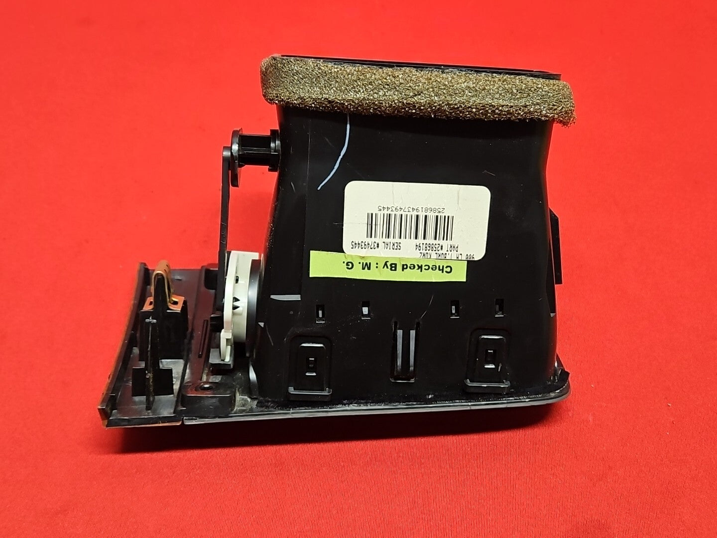2007 - 2014 GM Chevrolet / GMC Front Left Driver Outer Dash Air Vent Woodgrain